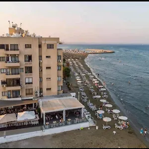 Bettys 1br Seafront Apartament
